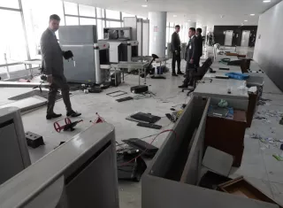 Fotografía que muestra los destrozos en el Palacio de Planalto luego de que manifestantes bolsonaristas se tomaran en la víspera la Plaza de los Tres Poderes para invadir los edificios gubernamentales, en Brasilia (Brasil). EFE