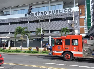 Unidades del Cuerpo de Bomberos atendieron la emergencia.