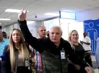 El exmandatario, Ricardo Martinelli, dijo que está feliz "por esta reunión familiar, después de esta persecución política".