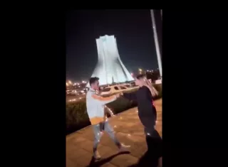 Pareja iraní condenada a diez años de prisión por un video bailando en el que ella no lleva velo.