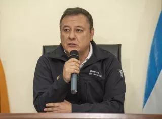 El ministro de Interior de Ecuador, Juan Zapata (c), en una fotografía de archivo. EFE