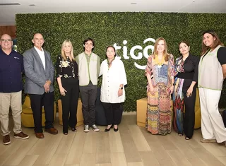 Panelistas y equipo de Tigo que participaron en el evento. Foto / Cortesía.