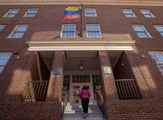 Vista de la Embajada de Venezuela en Washington (EE.UU.), en una fotografía de archivo. EFE