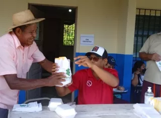 En estas giras se desplaza a personal de odontología, trabajadores sociales, médicos generales, entre otros.