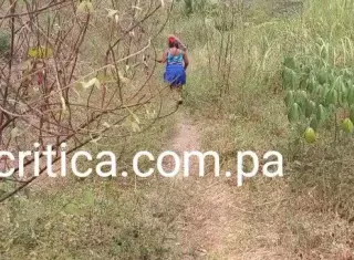 Dalys Saldaña, madre de la niña, participa en las labores de búsqueda.  (Foto-Video: Leandro Ávila)