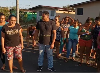 Las familias aseguran que la documentación fue entregada al MIVIOT.