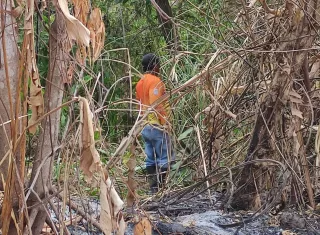 Con machete en mano en busca de la niña.  (Fotos-Video: Landro Ortíz)