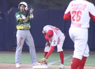 Panamá Oeste conectó 14 hits que fabricaron 12 carreras. Foto: Fedebeis