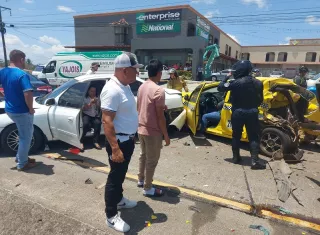 Paramédicos auxiliaron a los lesionados.