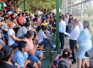 Los padres de familia del Centro Educativo de Veracruz han advertido que las condiciones en las cuales reciben clases los estudiantes en este sitio no son las adecuadas.