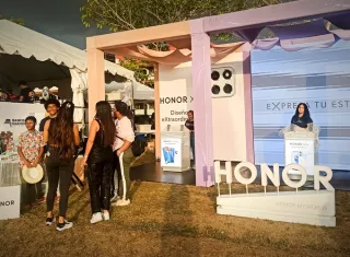 Las personas vivieron una experiencia fotográfica con los teléfonos HONOR X Series. Foto / Ana Quinchoa.