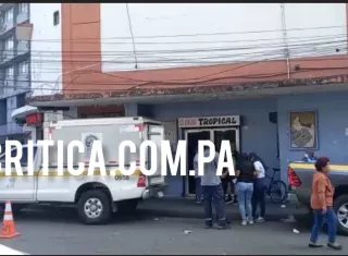 Levantamiento del cadáver.    (Foto-Video: Landro Ortíz9