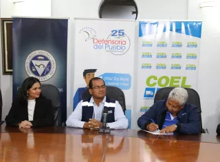 Luego de tres días de anunciada una posible huelga, la Asociación de Funcionario logró un acuerdo con las autoridades. 