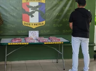 Durante la audiencia, el juez de garantías legalizó la aprehensión, imputo cargos y ordenó la  detención provisional.