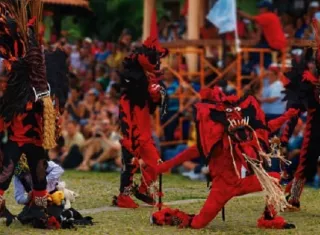Los bailes tradicionales atraen a nacionales y extranjeros a Portobelo. Foto: Diomedes Sánchez