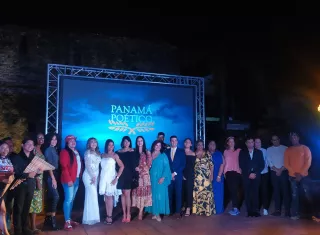 Escritores exponen sus obras 