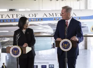 El presidente de la Cámara de Representantes de Estados Unidos, Kevin McCarthy, y la presidenta de Taiwán, Tsai Ing-wen. EFE