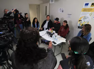 Migrantes venezolanos y activistas participaron en una rueda de prensa el 5 de abril de 2023, en Ciudad Juárez, Chihuahua (México). EFE