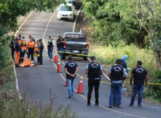 El  cuerpo de la mujer fue ubicado en una quebrada.