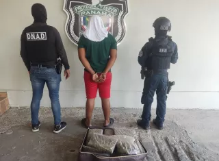 El presunto microtraficante de drogas fue aprehendido en el sector La Cecilia.