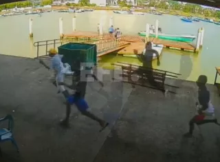 Nueve personas murieron, luego de que un grupo armado abrió fuego contra pescadores que cumplían sus labores habituales en un pequeño puerto