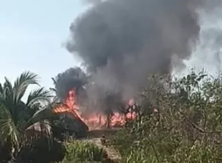 Las llamas se propagar a cuatro casas que terminaron reducidas a escombros.