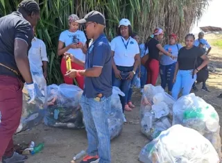 El objetivo de la actividad fue resaltar el mes en que se conmemora el día de la tierra. Foto / Diómedes Sánchez.