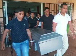 Familiares y amigos dan el último adiós a Kirlly  [Fotos-Video: Mayra Madrid]