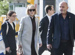 E. Jean Carroll (2-I) llega al primer día de la demanda civil por agresión sexual y difamación que interpuso contra el expresidente Donald Trump en un tribunal federal de Nueva York, Nueva York, Estados Unidos. EFE