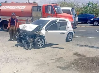 Unidades del Cuerpo de Bomberos atendieron el caso.