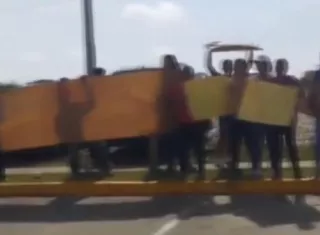 Familiares y amigos exigen la liberación del imputado por no estar implicado en este delito.  (Foto- Video: D. Santamaría)