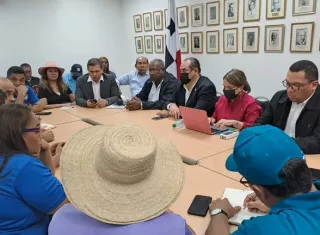 Autoridades del  Meduca atendieron a una delegación de educadores en la sede de la entidad.