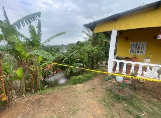 La víctima tenía una herida de bala en el pecho.