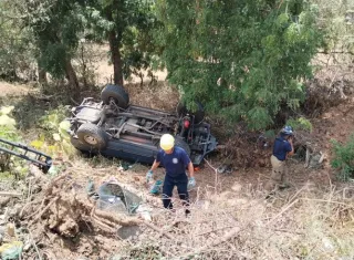 El vehículo terminó volcado del lado qué conduce hacia Chitré.