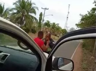 Al agresor se le imputó cargo por el delito contra los servidores públicos en perjuicio de un policía de tránsito.