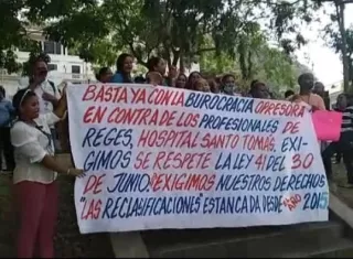 Los Estadísticos, también salieron a protestar para exigirle al Minsa el pago —miembros de esta asociación—, de vigencias expiradas.