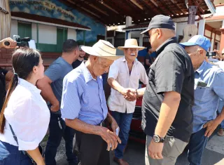 Adames recorre la provincia de Los Santos.