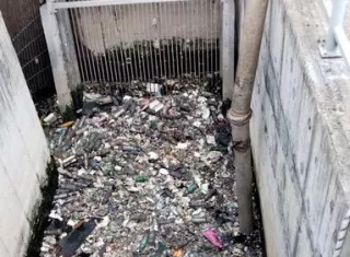 Cuadrillas del MOP proceden a la limpieza.