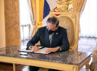 La nueva ley establece los lineamientos para la transformación, el perfeccionamiento, el bienestar del educador.