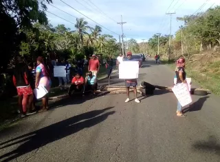 Protesta por pobladores de María Chiquita. Quieren trabajo.
