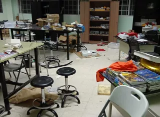 En este plantel solo hay un celadora con horario nocturno.