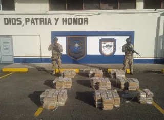 Los maletines con la droga iban ocultos en un contenedor procedente de Perú