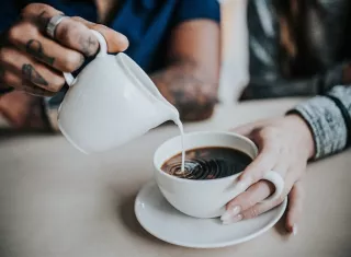 Exceder el consumo de cafeína podría crear dependencia. Foto ilustrativa / Freepik. 