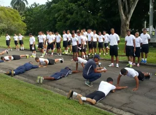 Reclutas jóvenes del Senan en ejercicio. Foto: Pagina del Senan 