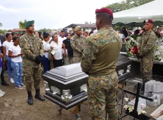 Familiares, amigos y compañeros lloran la irreparable pérdida de Monroy.