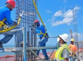 Entre los accidentes más comunes están: las caídas desde distintas alturas, electrocuciones y desplome de estructuras. Foto / Galería Epasa.