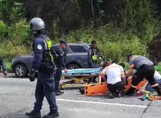 Personal de Sume 911 atendió al policía lesionado.