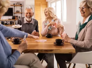 Los familiares juegan un papel importante en la vida de un adulto mayor. Foto ilustrativa / Freepik.