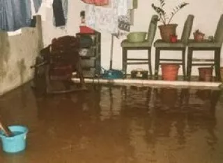 Introducción de agua en dos casas en Río Abajo.
