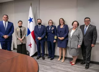 El presidente Laurentino 'Nito' Cortizo,se reunió con los congresistas Salud Carbajal, Hillary Scholten, y la comandante de la Guardia Costera de EE.UU, la almirante Linda Fagan.